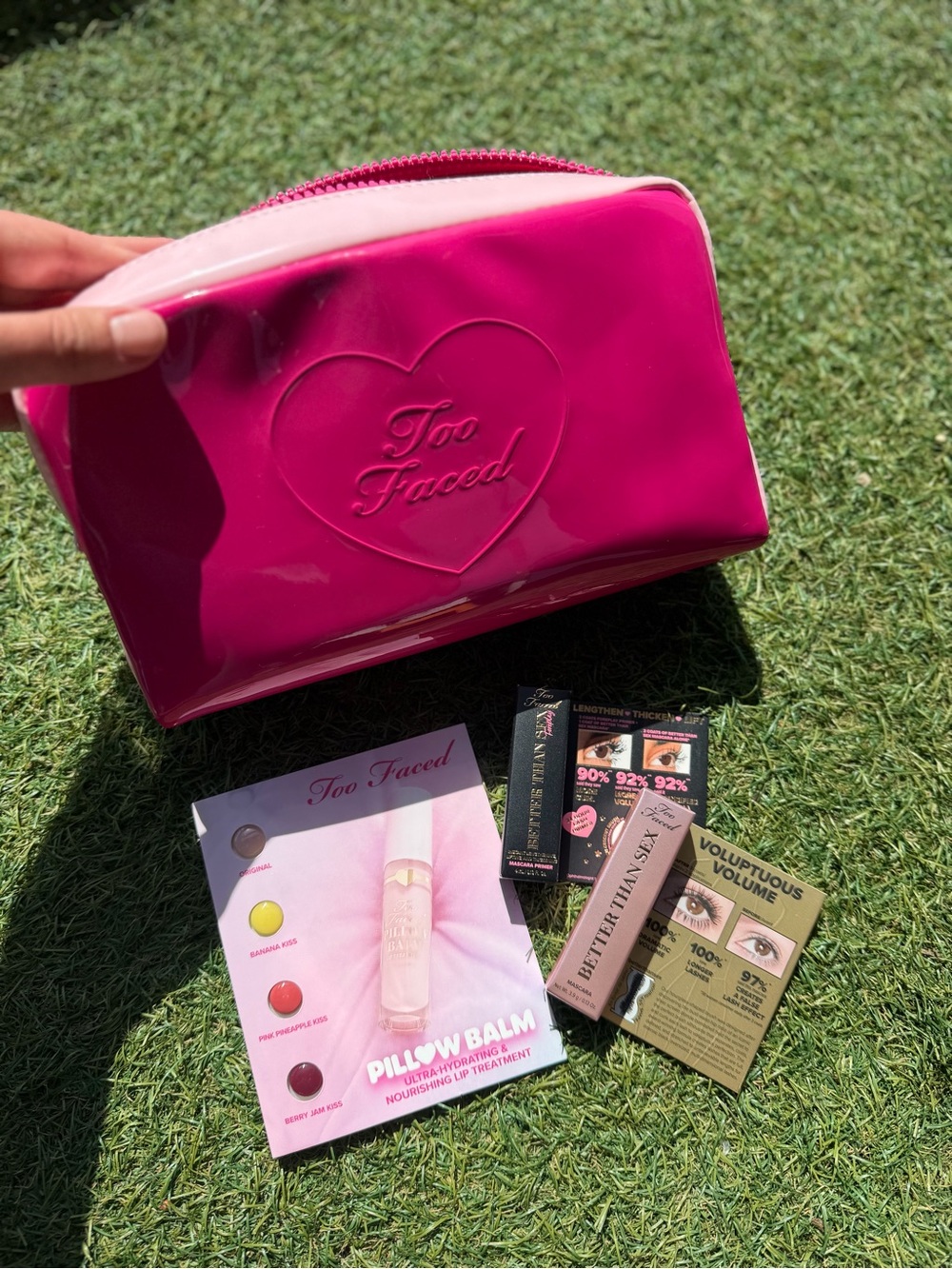 Too faced bundle: cosmetic bag, better than sex mascara and primer